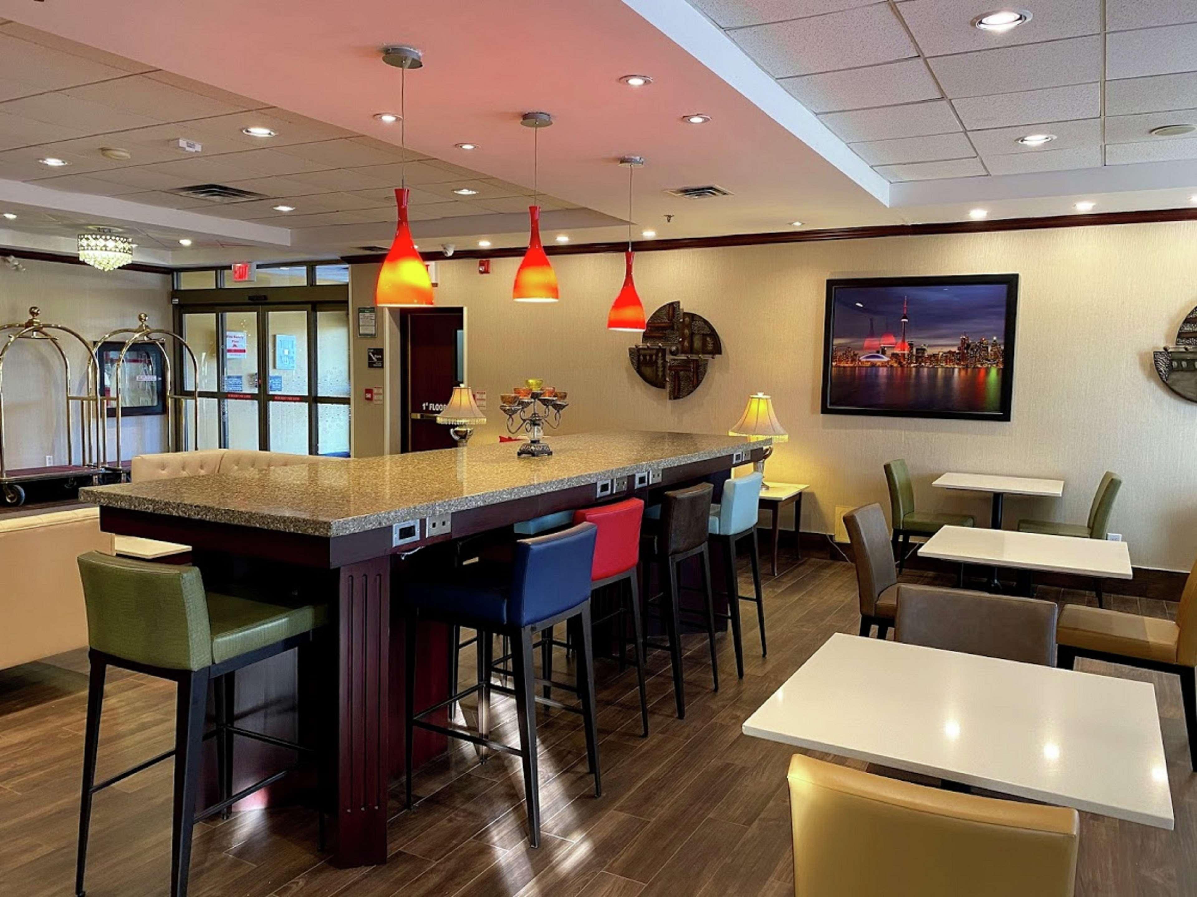 Hampton Inn Toronto-Mississauga West Buitenkant foto