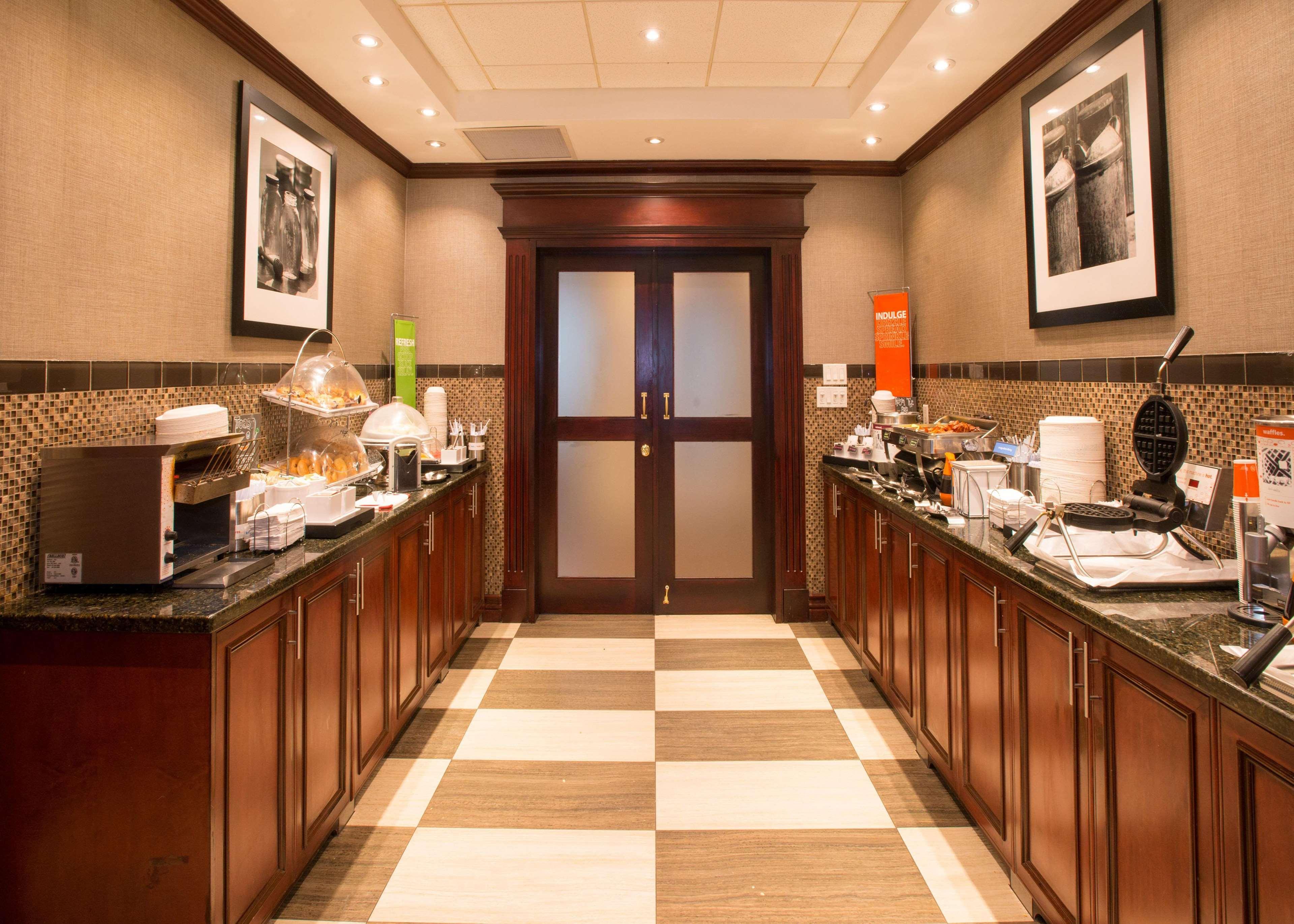 Hampton Inn Toronto-Mississauga West Buitenkant foto