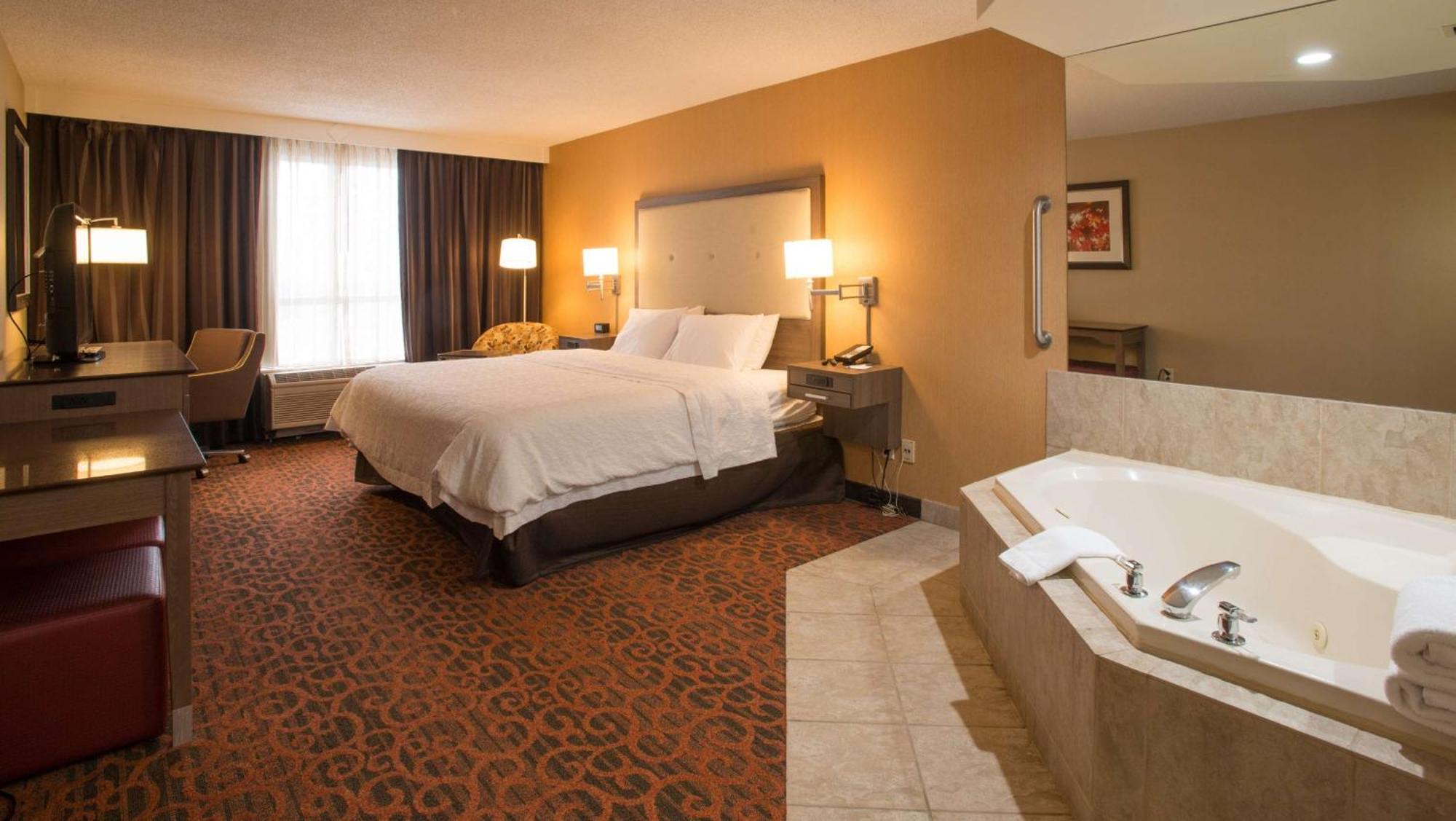 Hampton Inn Toronto-Mississauga West Buitenkant foto