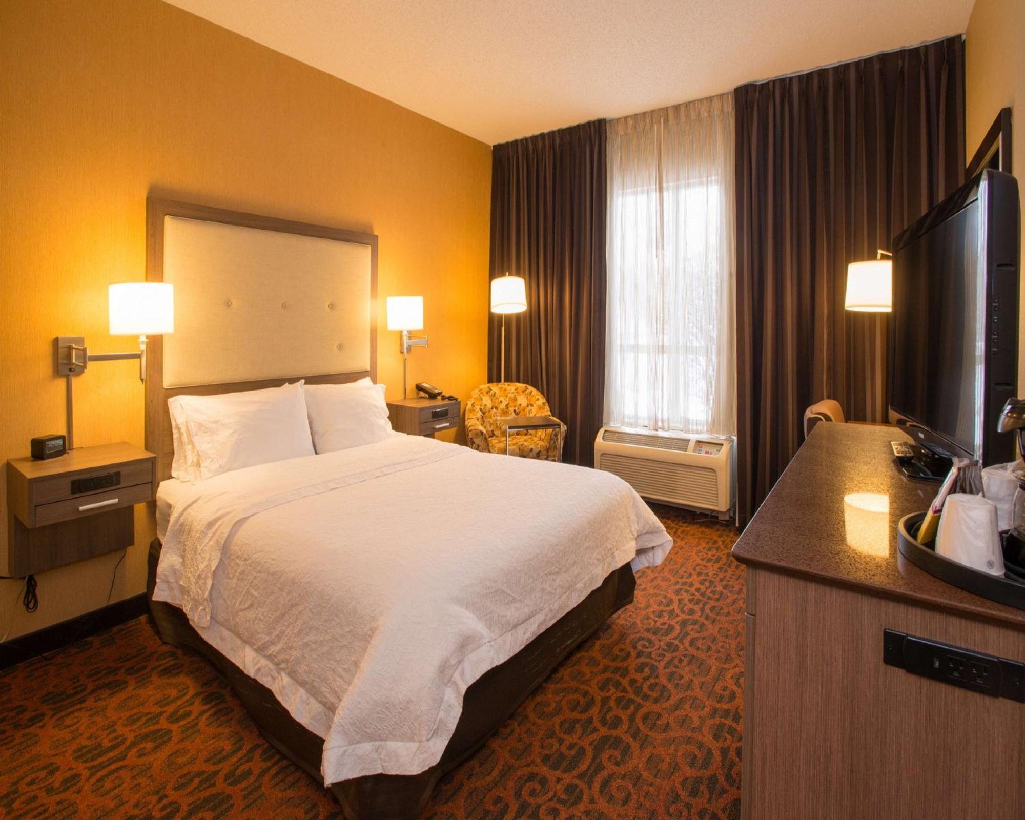 Hampton Inn Toronto-Mississauga West Buitenkant foto