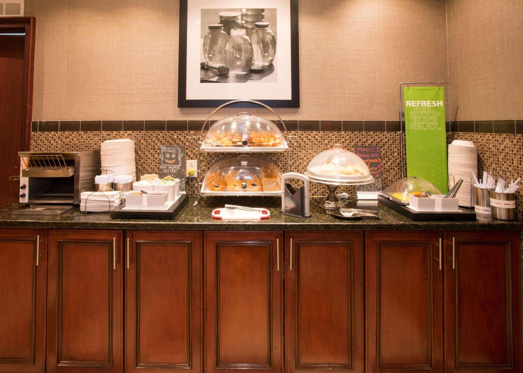 Hampton Inn Toronto-Mississauga West Buitenkant foto